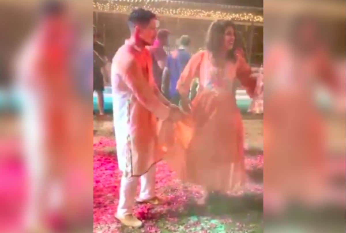 nick jonas cleaning hands with priyanka chopra dress at ambani holi party