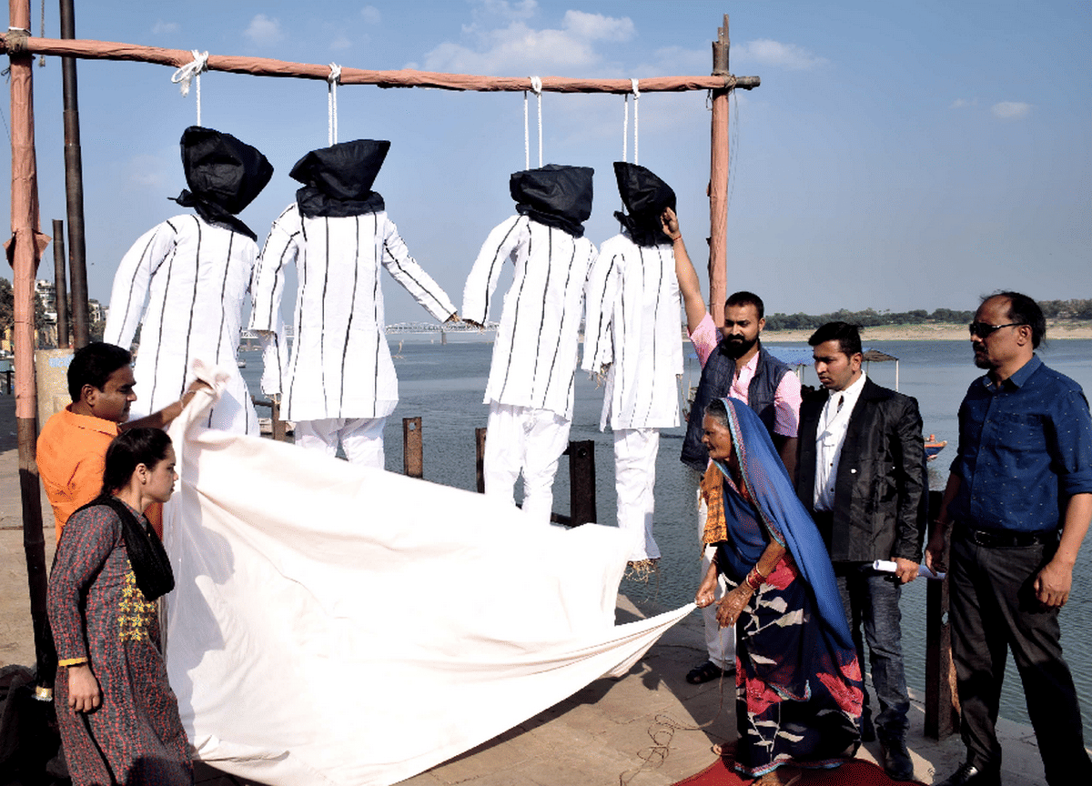 Nirbhaya case convicts hanged symbolically International Women's Day in varanasi ganga ghat