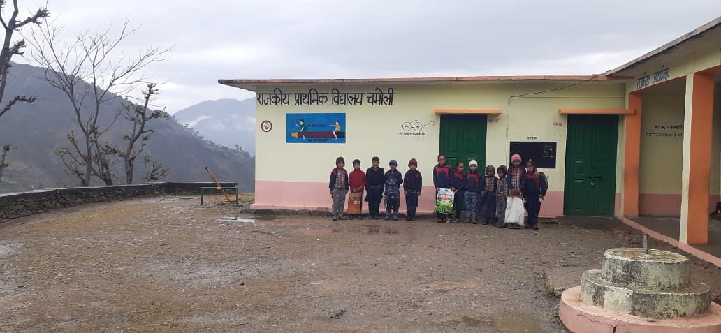 Despite rain, children reach school but teachers are not available