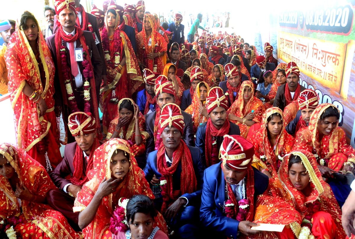 pandal of Morari Bapu, Manas Pothi is seen as a witness on Vyas Peetha, marriage and marriage