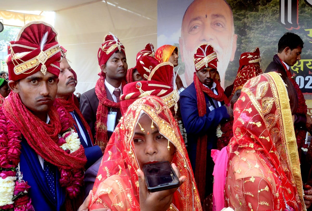 pandal of Morari Bapu, Manas Pothi is seen as a witness on Vyas Peetha, marriage and marriage
