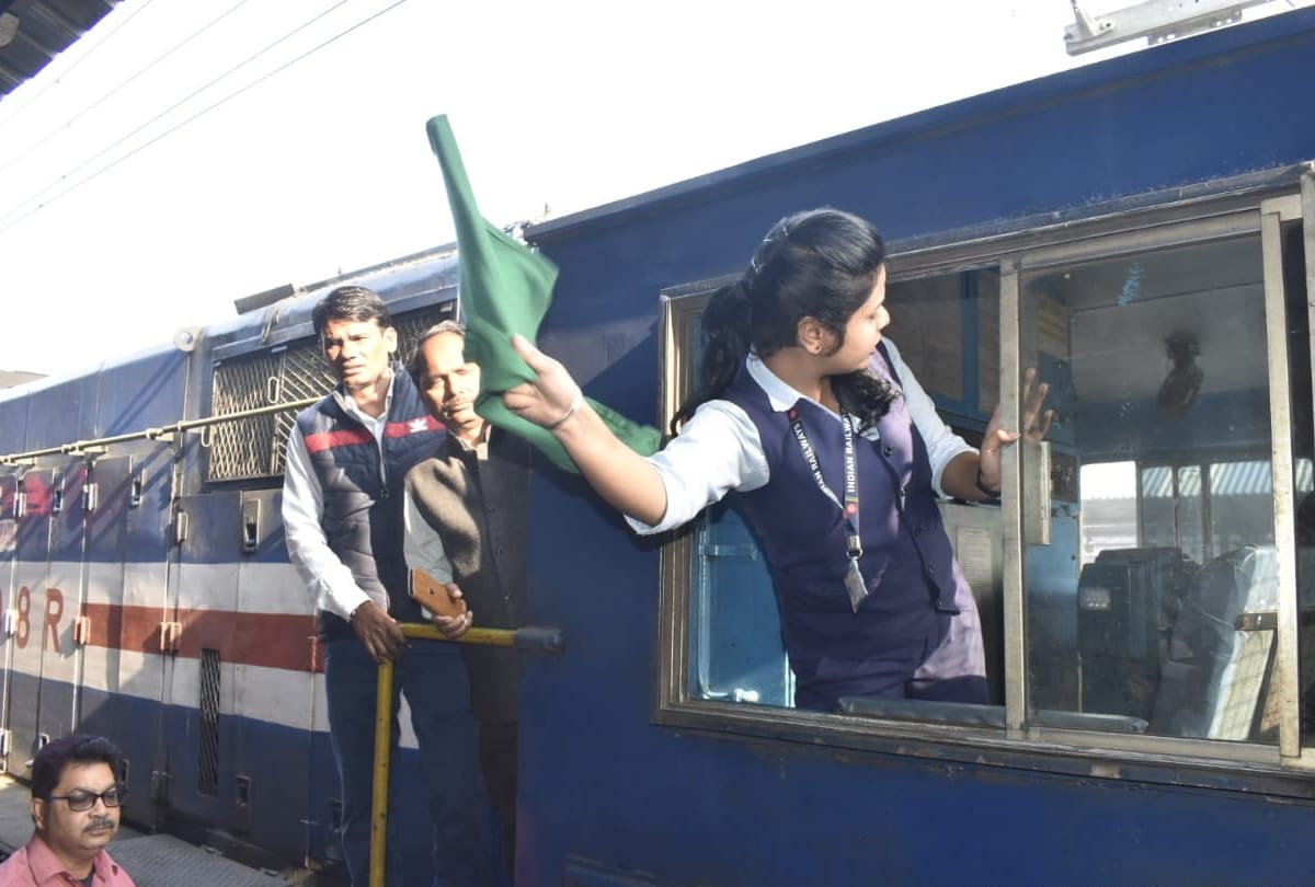 Women's Day 2020: All woman staff started work on Nautanwa passenger train in gorakhpur