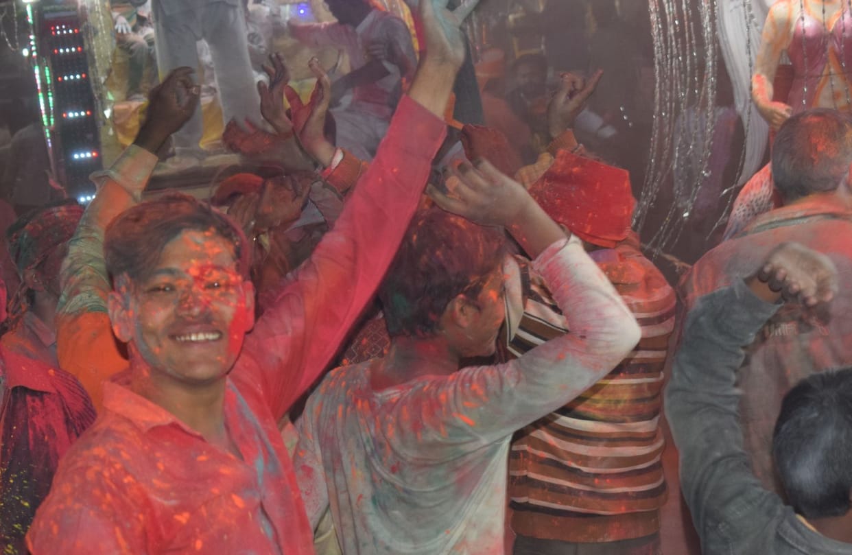 holi