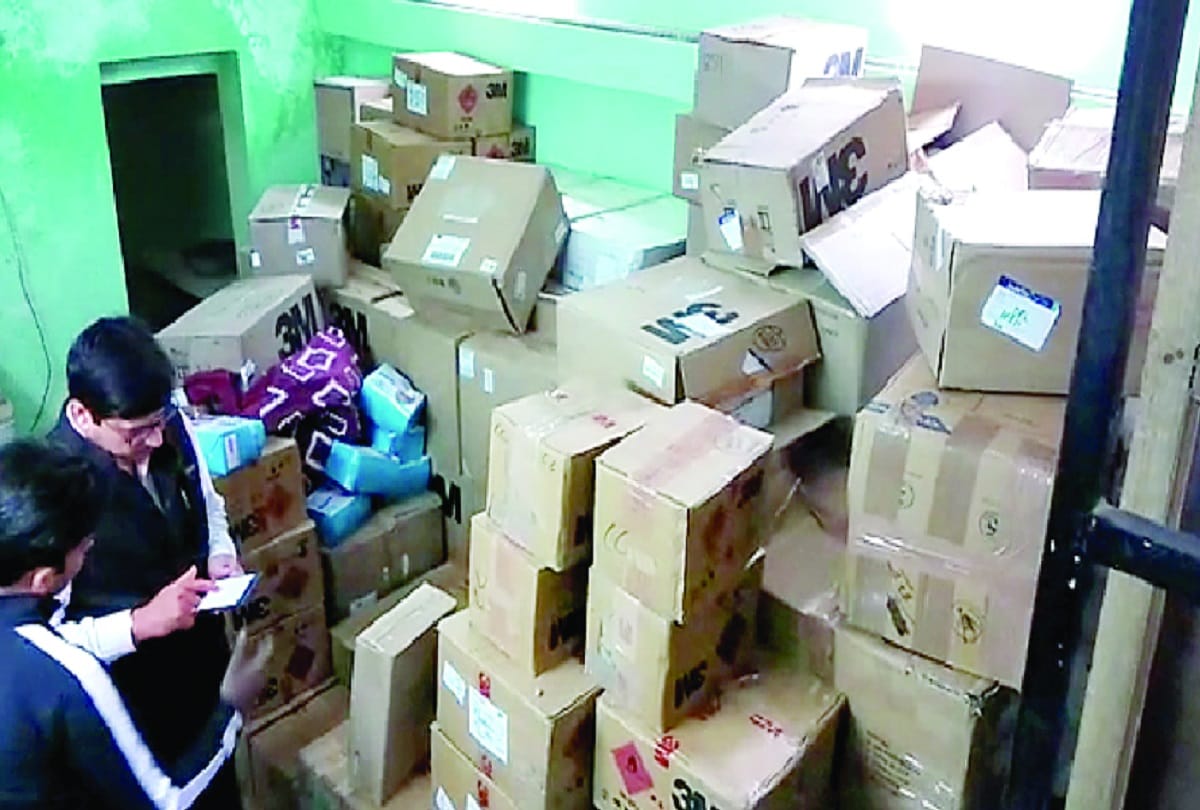 More than 50 thousand mask-sanitizers found in the gurugram shop raid