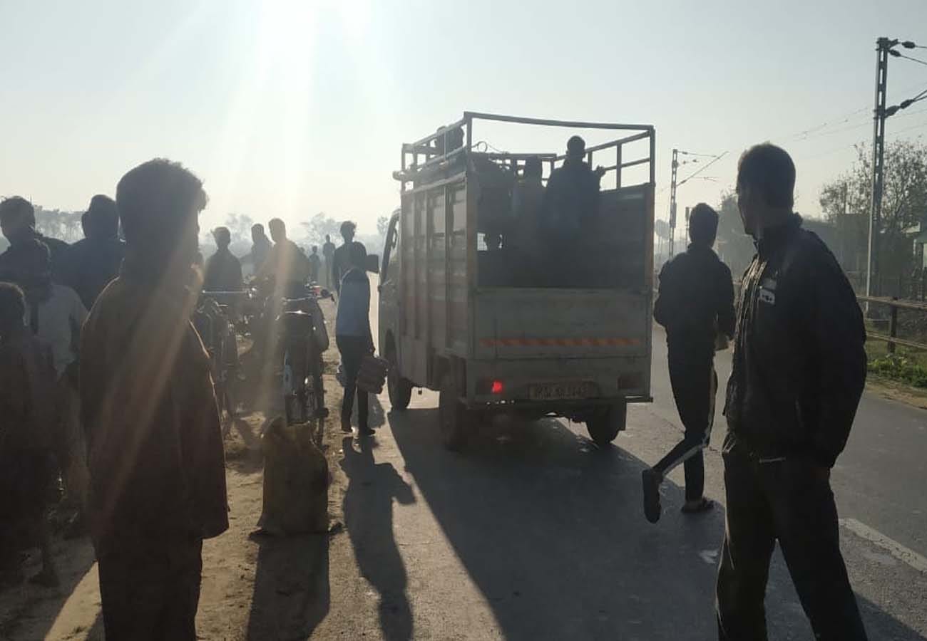 Loot of beer in kannauj uttar pradesh