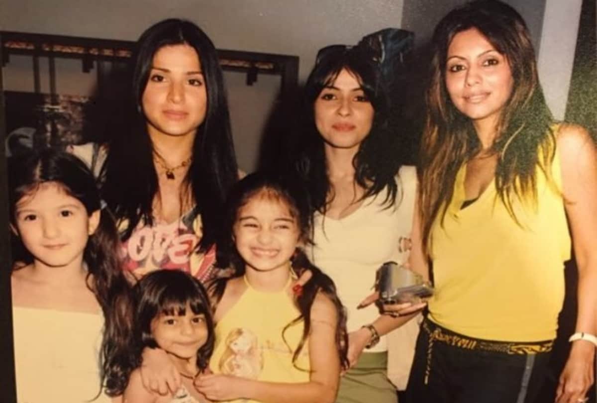 ananya pandey share pictures here look suhana khan childhood