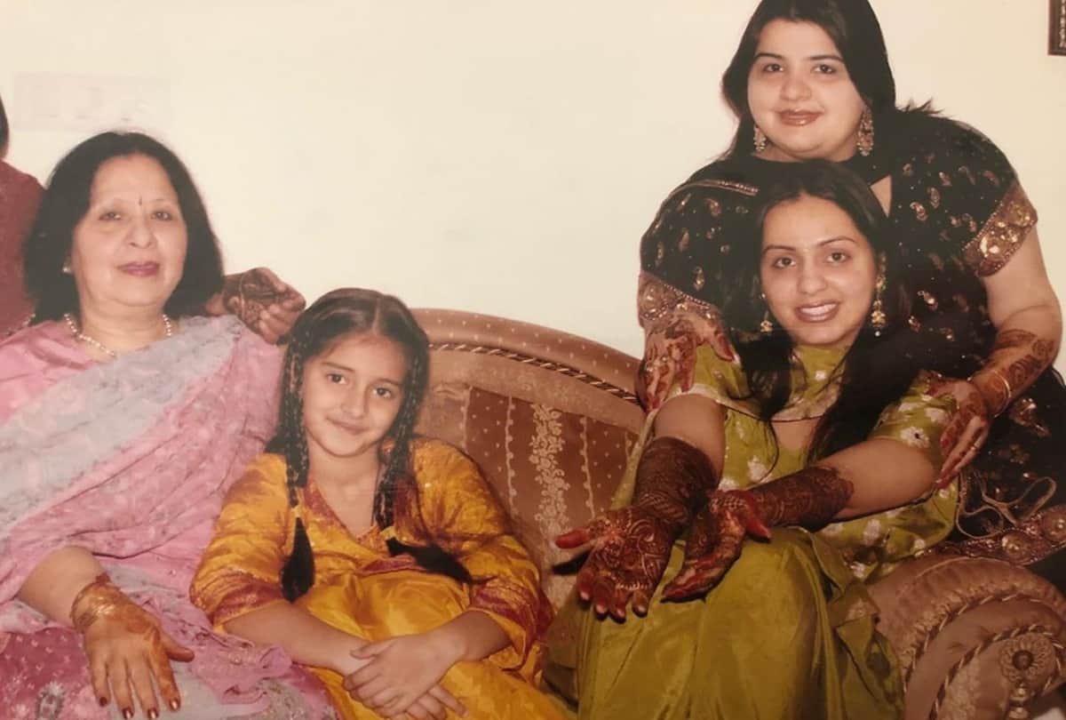 ananya pandey share pictures here look suhana khan childhood