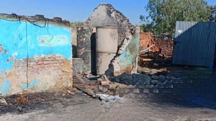 Explosion in the cylinder kept in the house due to fire