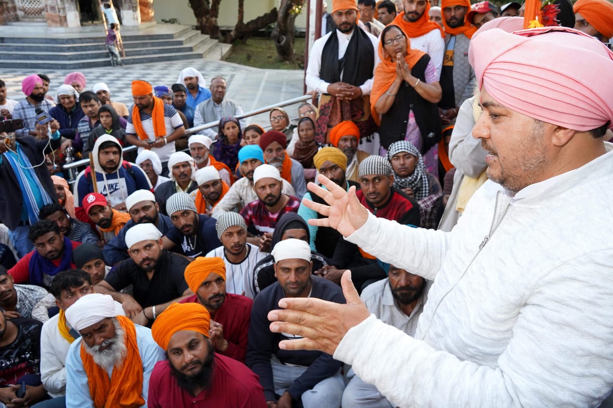 Sangat's batch welcomed with Pushpavarsha