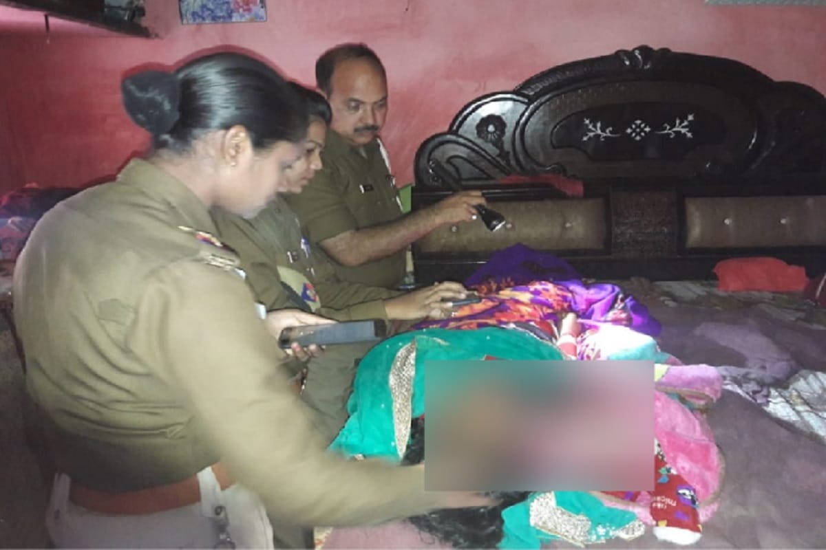 A woman has suicide after murder his four month old son after marry in Baghpat city
