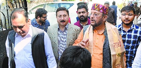 Finance Minister Suresh Khanna reached Banke Bihari temple