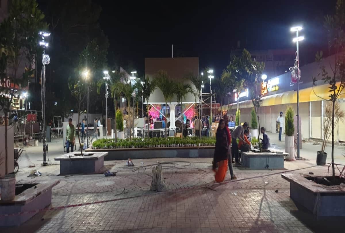 Delicacies Street Food in Indore famous Chappan Bhog Market enjoy catering and flavors things to do