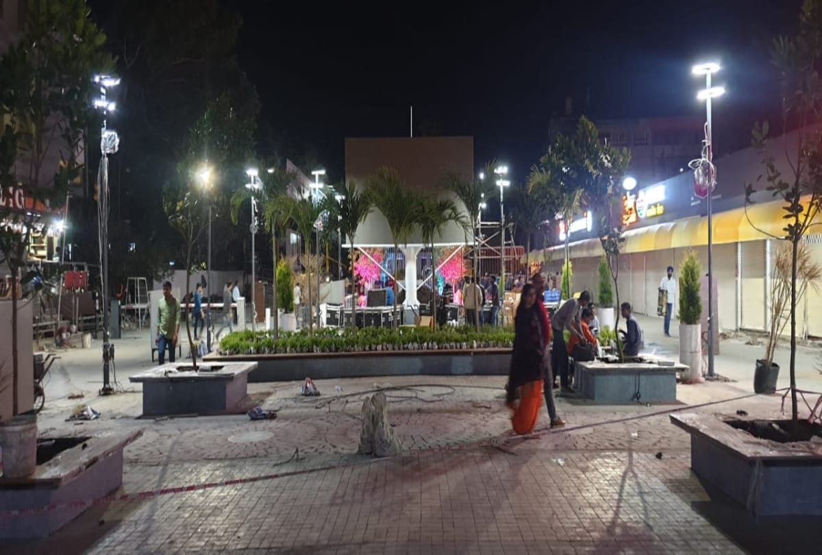Delicacies Street Food in Indore famous Chappan Bhog Market enjoy catering and flavors things to do