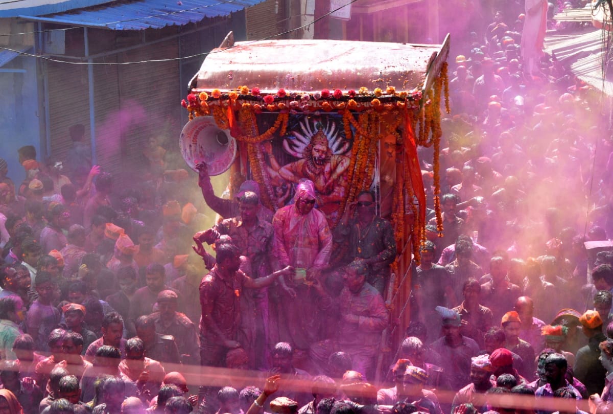 CM Yogi will join Lord Narasimha colorful procession in Gorakhpur during Holi 2021