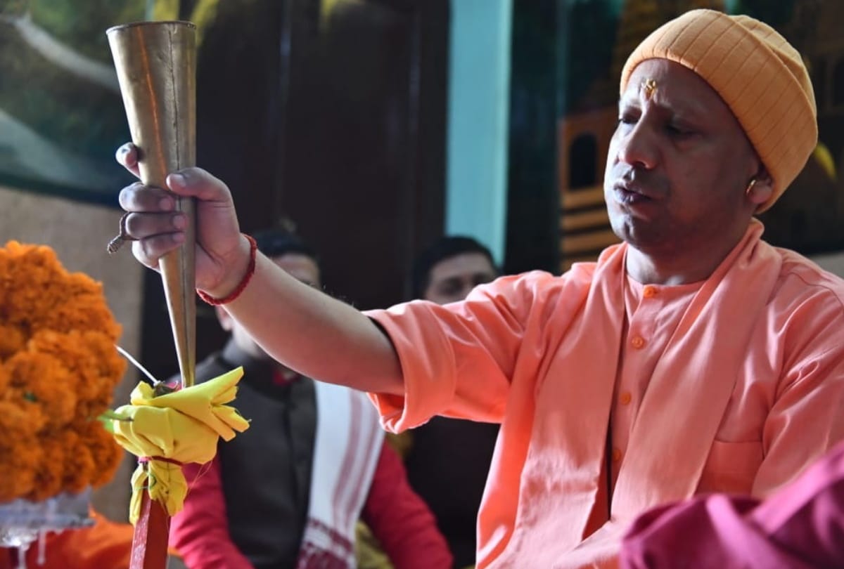 CM Yogi Adityanath did Rudrabhishek in Gorakhnath temple at Gorakhnath