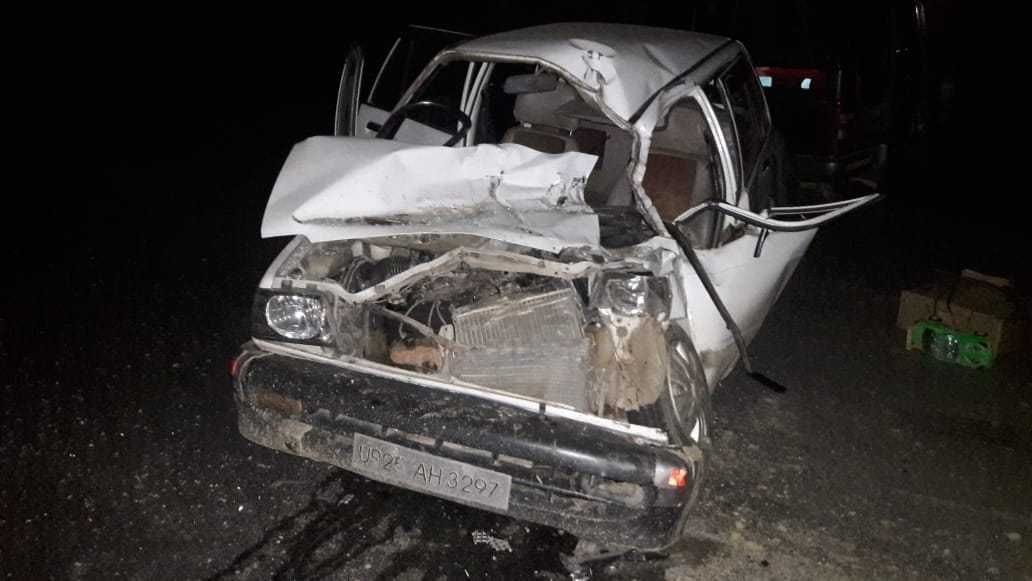 Unknown vehicle hit the car, three injured
