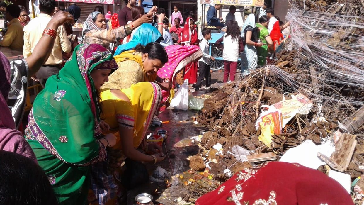 Women worship Holi in Khatauli