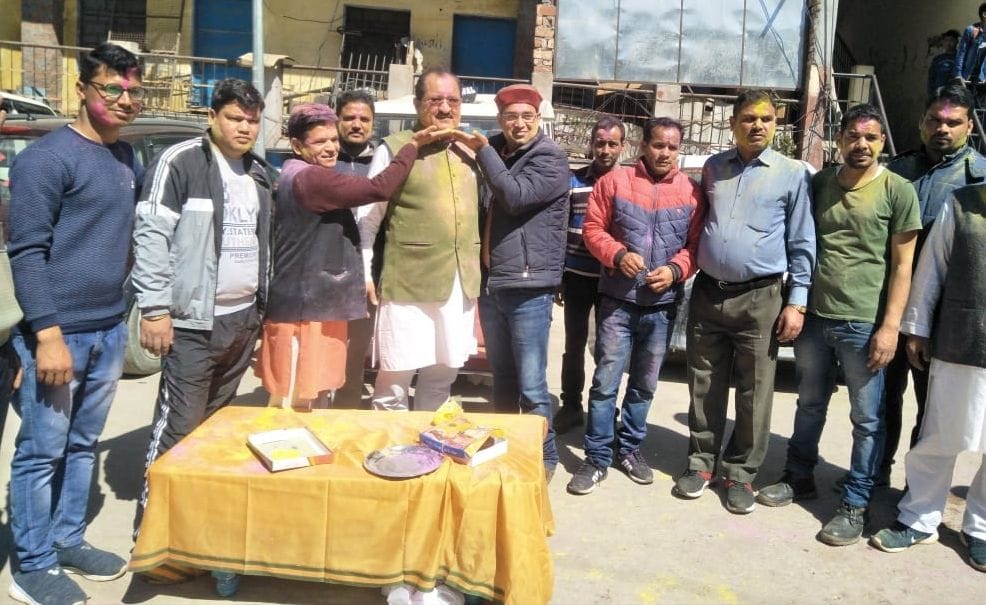 MLA Chaudhary played Holi with activists