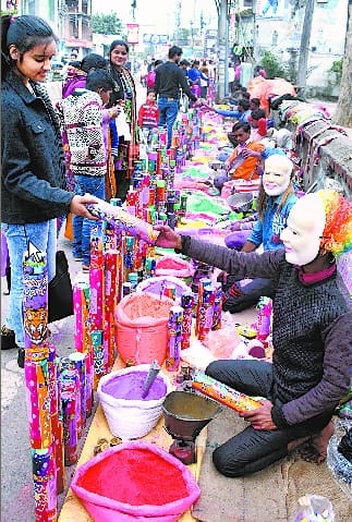 Play Holi with Herbal Colors .. Avoid Colors with Chemical