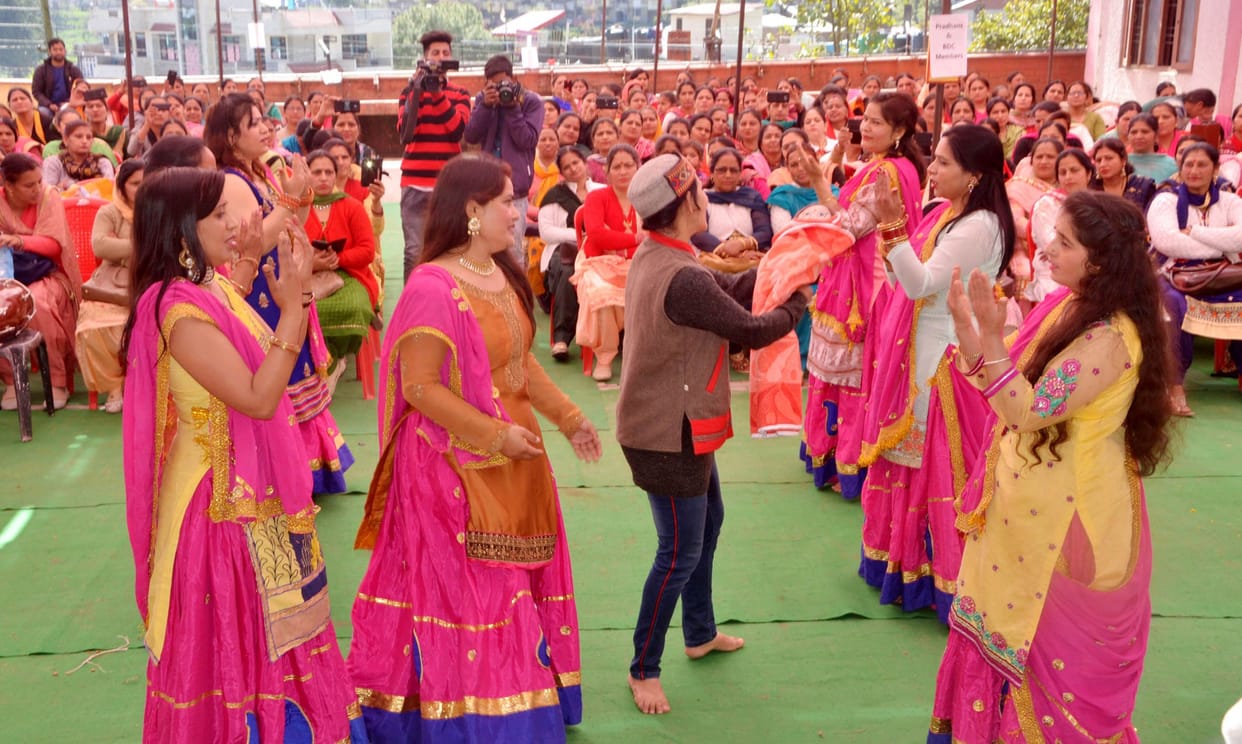 women  takes part in diffrent compititipn