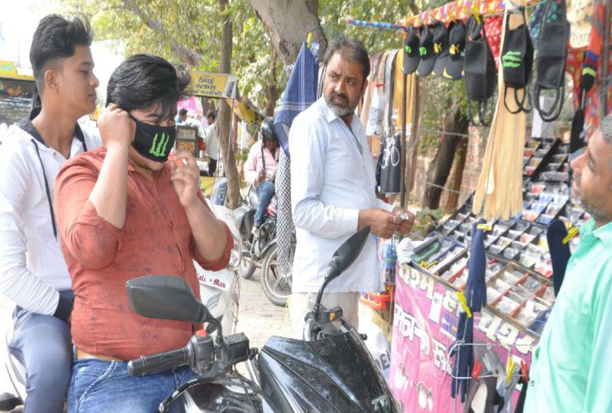 CoronaVirus Mask Sells At Foothpath Raid On Medical Store