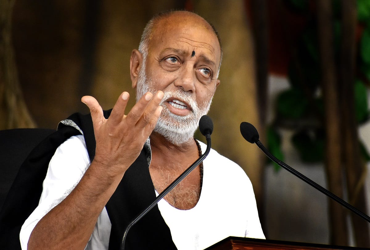 Do not join hands on Holi, Namaste from a distance and work: Morari Bapu