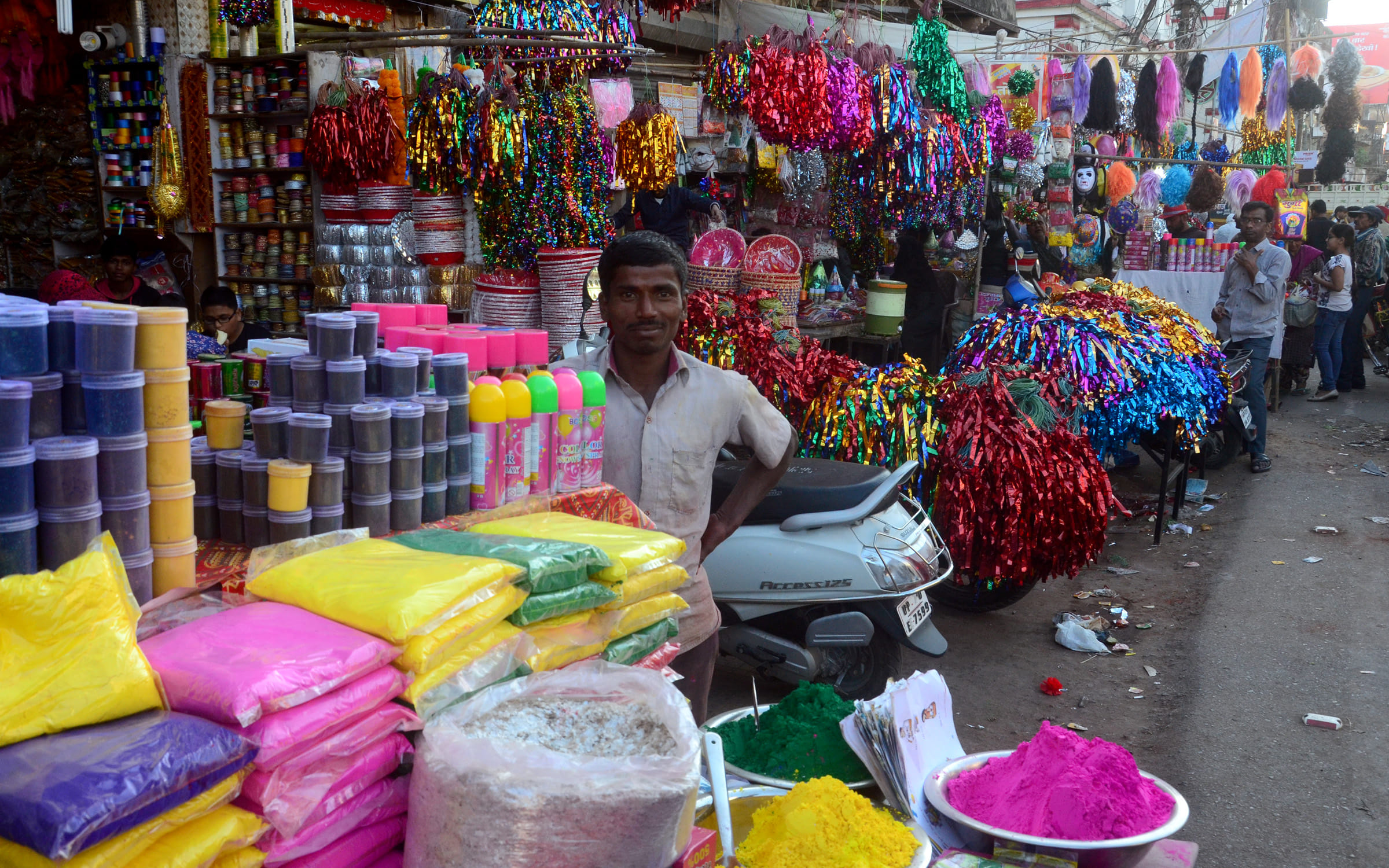 Preparation of heavy Holi on corona in Prayagraj, textile tradition of Holi will continue