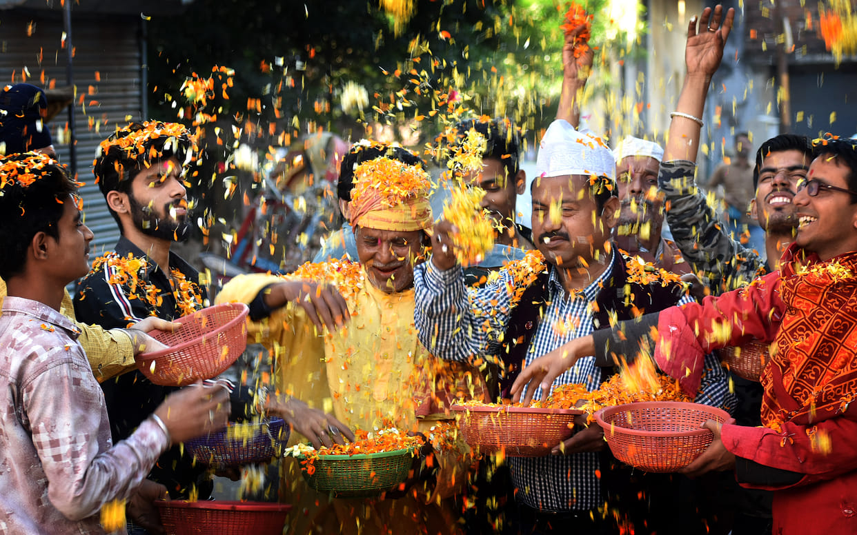 After Namaz, Muslims play Holi of harmony, message of love and brotherhood