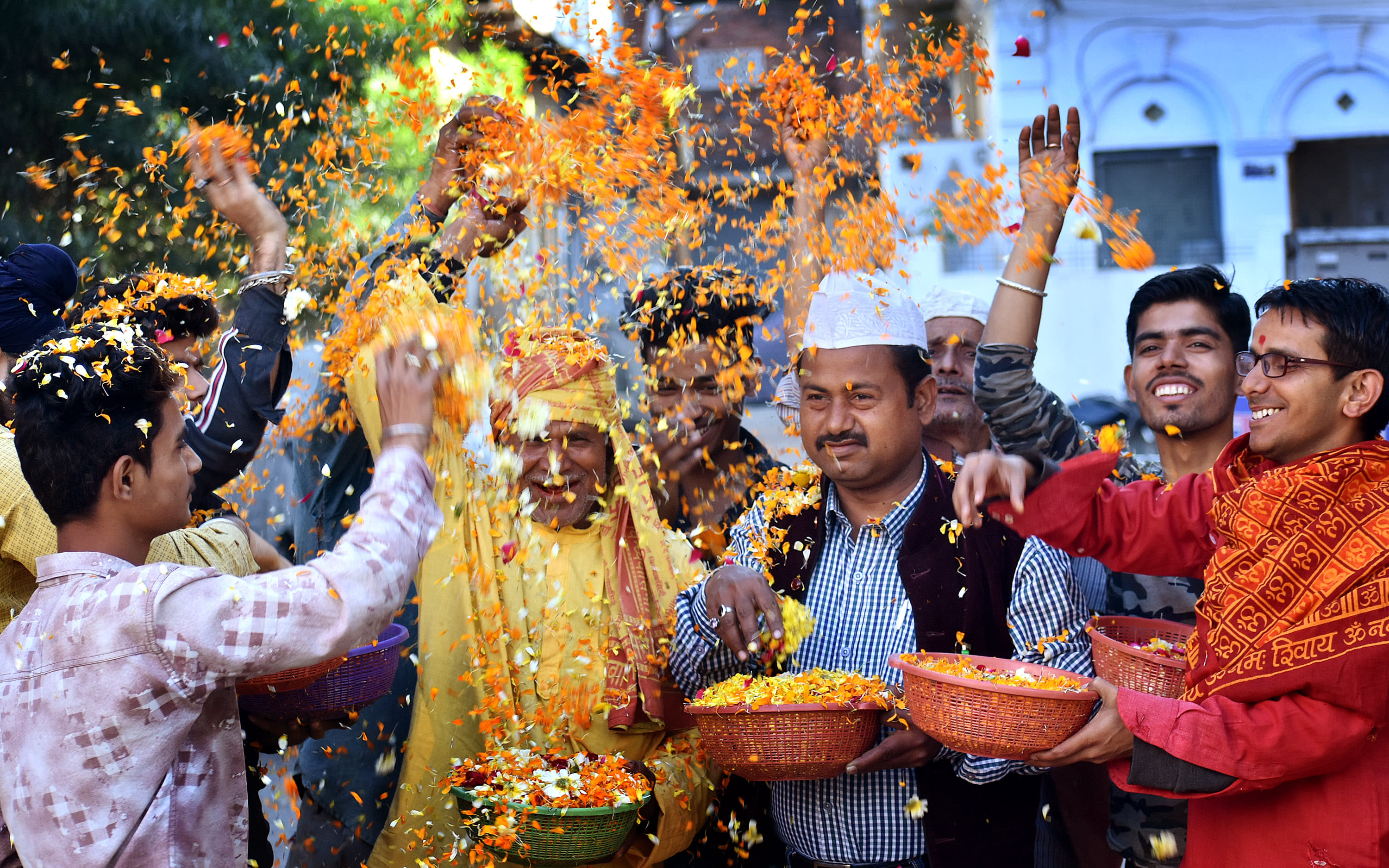 After Namaz, Muslims play Holi of harmony, message of love and brotherhood