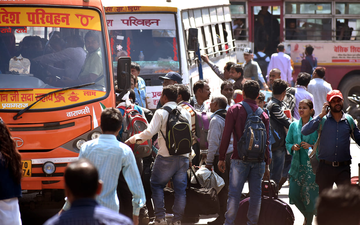 Prayagraj arrived from Delhi sitting on the floor