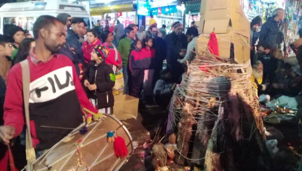 Holi 2023: Holika Dahan and Pujan Shubh muhurat bhadra Information uttarakhand News in Hindi