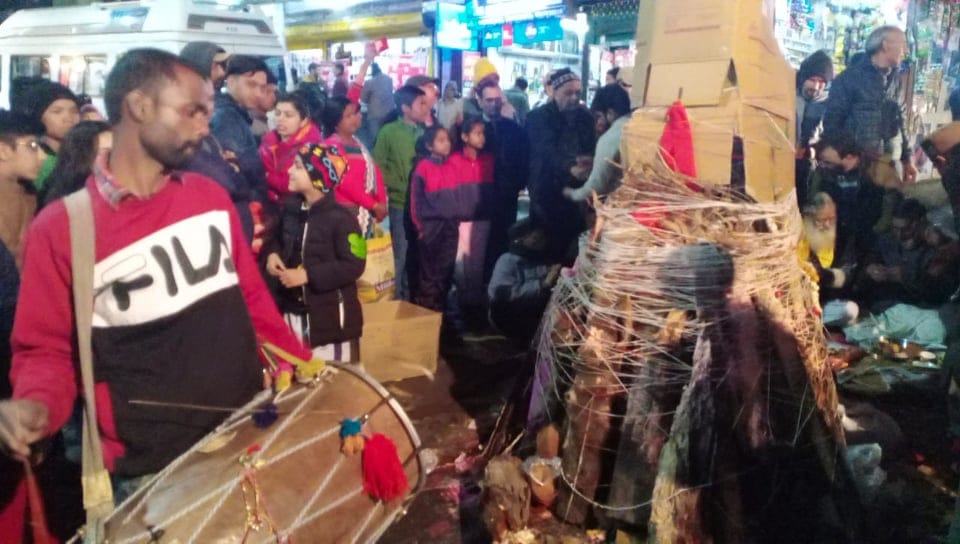 Holi 2023: Holika Dahan and Pujan Shubh muhurat bhadra Information uttarakhand News in Hindi