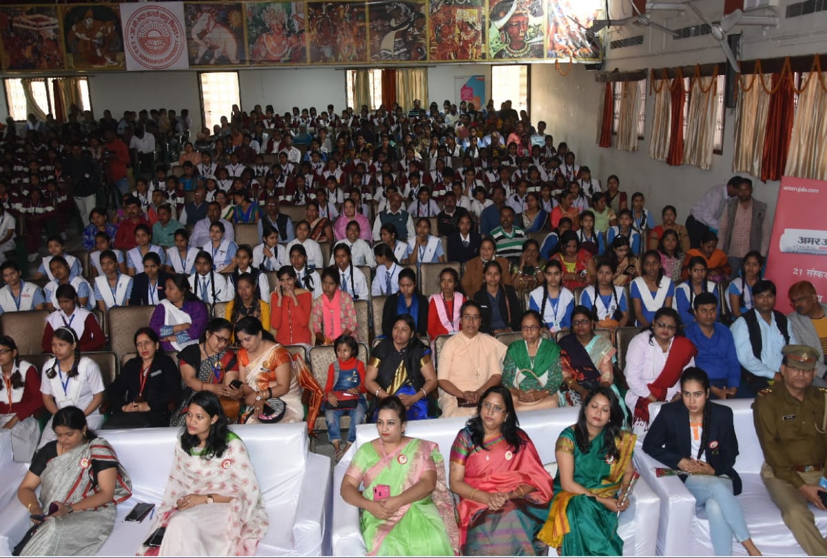 DM K vijayendra pandian said girls freedom gave  in women day 2020 celebration at gorakhpur