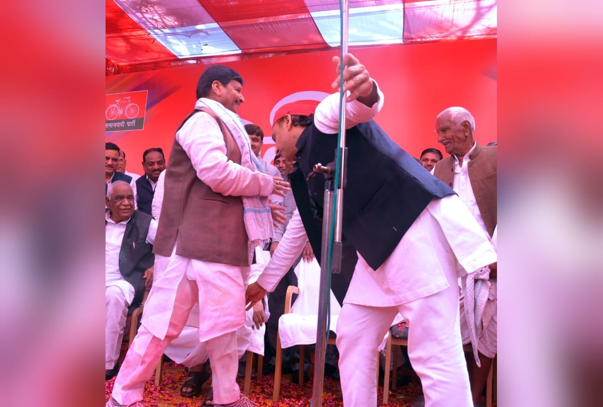 Teachers' Day Special : 'Akhilesh Yadav would have been a General in the Army if he was not in politics'