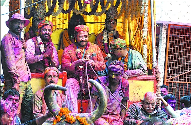 A lot of color and gulal in Rambarhat