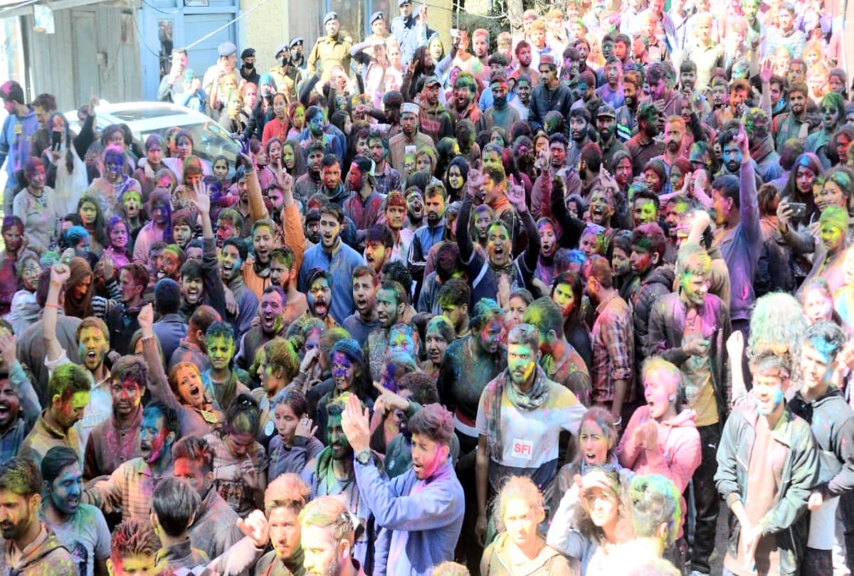 Corona's awe neutralize, holi celebrated with great pomp in Shimla