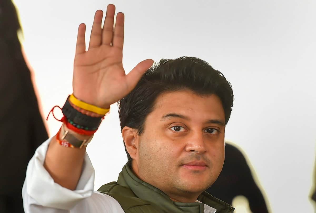 Anubhav Sinha viral Tweet on Jyotiraditya Scindia resignation from Congress in Madhya Pradesh