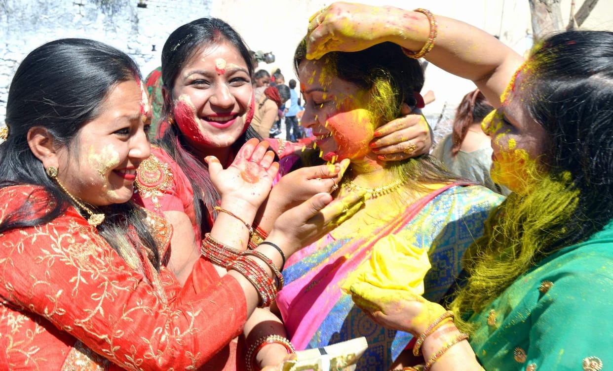 Holi burnt late at night, today it will rain fiercely