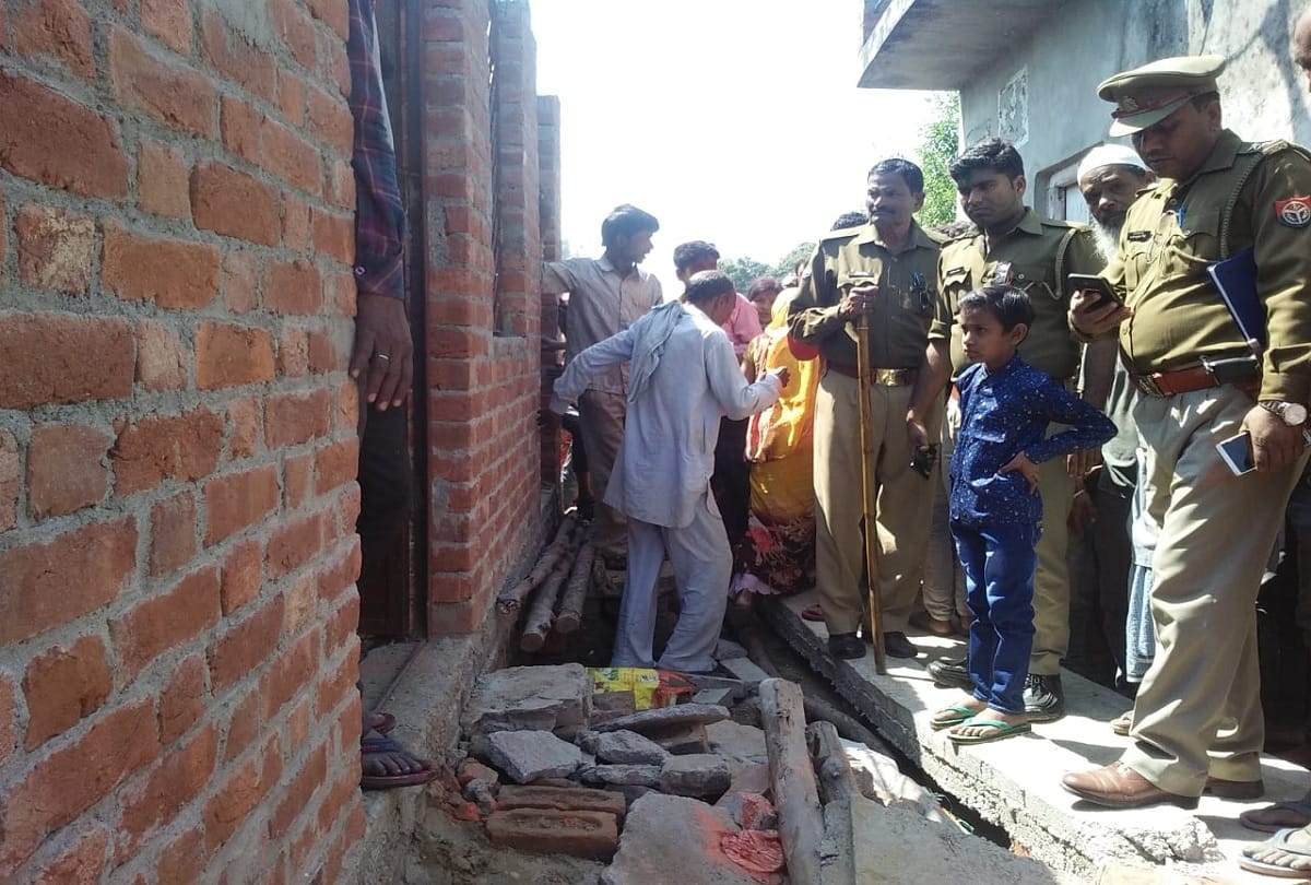 Two children died after Fall off roof in Shahjahanpur