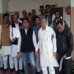 डीएम से मिलने पहुंचे रालोद कार्यकर्ता