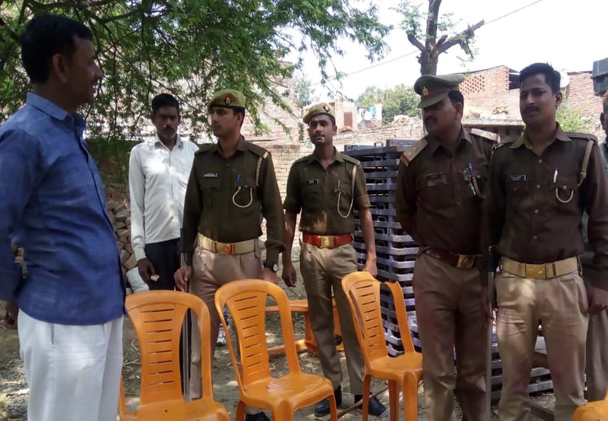 stone pelting started taking place among the villagers, After the dispute in Kannauj