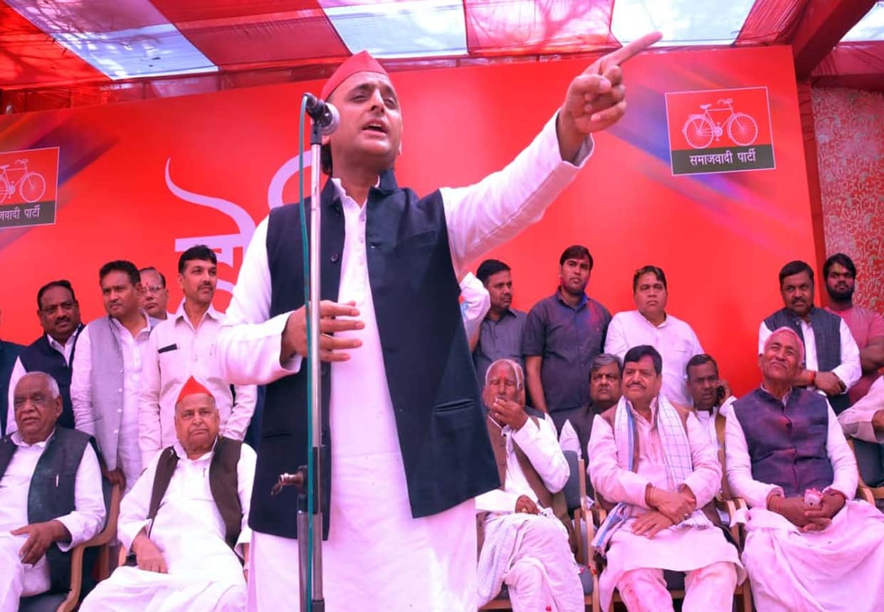 Akhilesh Yadav gave a statement against BJP in Holi Milan program in etawah