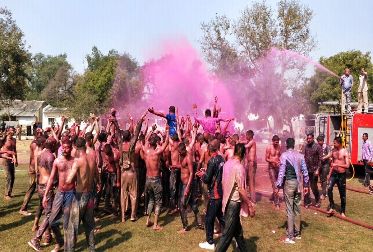 Up Police Celebrate Holi Festival