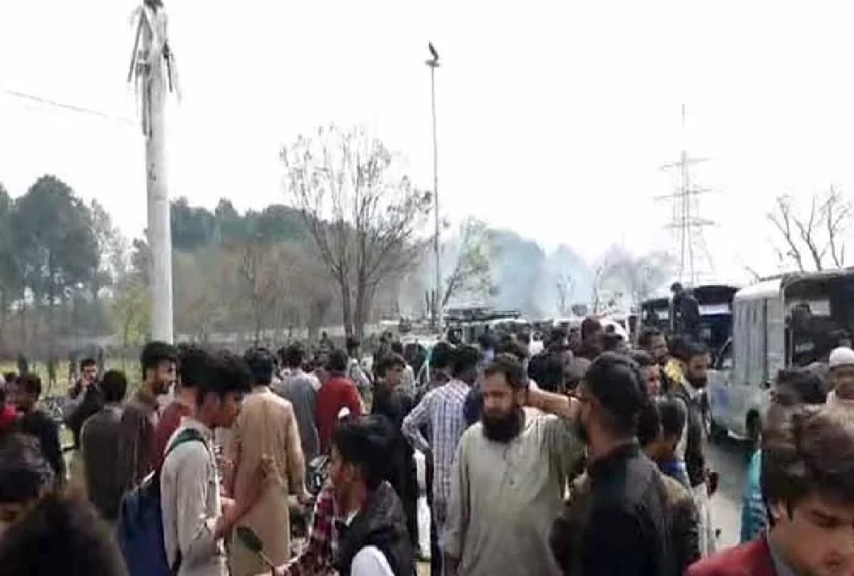 A Pakistan Air Force  F-16 aircraft crashed during rehearsals for Pakistan day parade in Islamabad