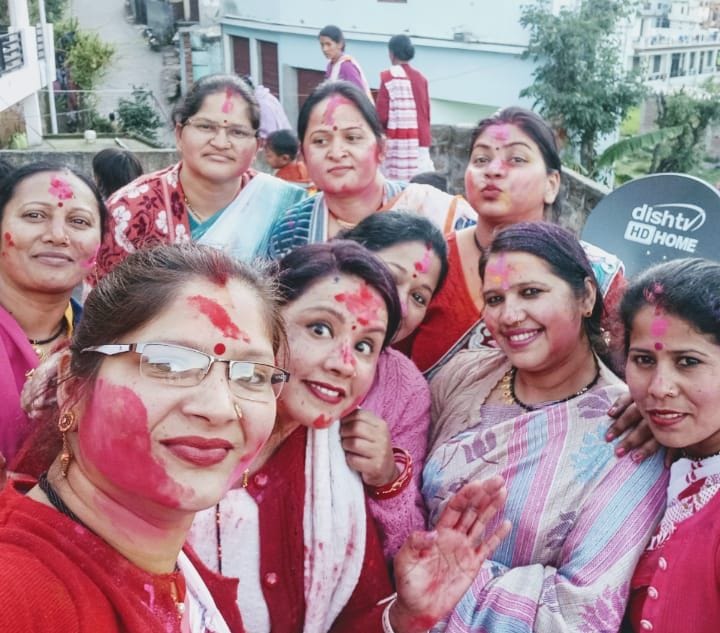 holi celebration in bageshwar