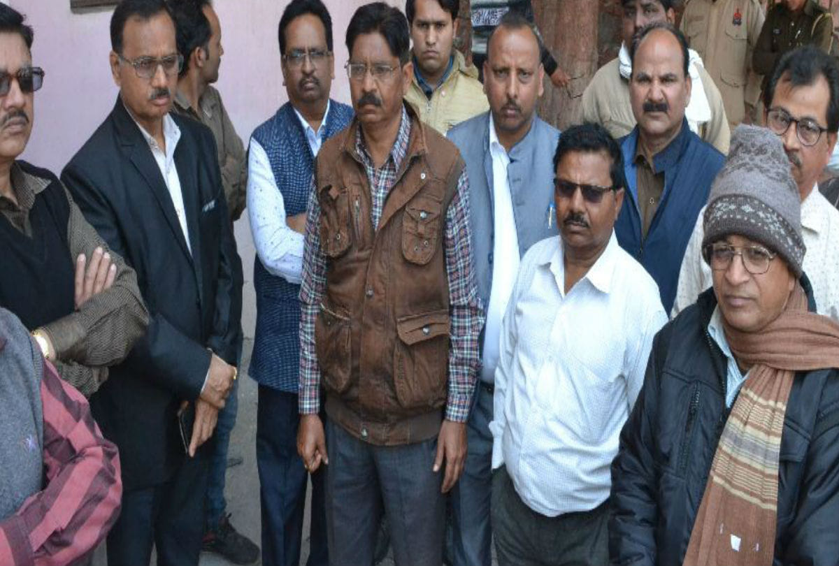 Three Died In Accident Of Car With Auto In Etah