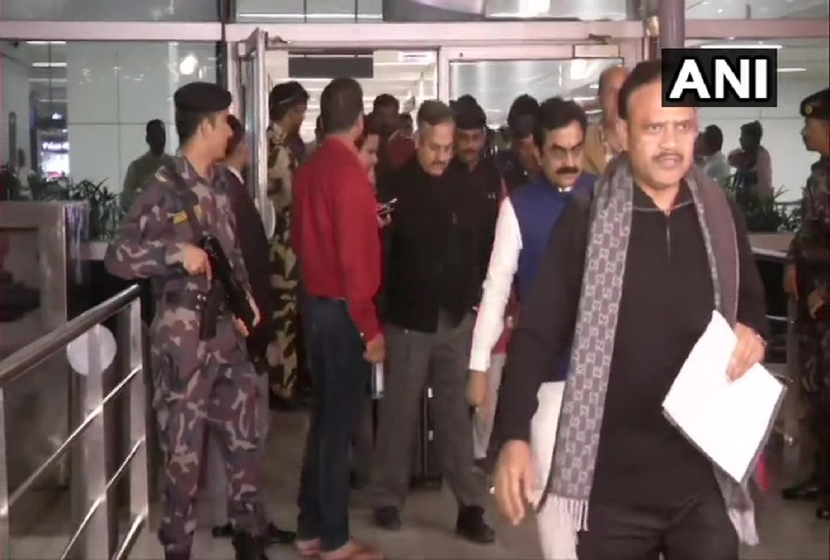 Madhya Pradesh BJP MLAs leaving Bhopal from the bus, Jyotiraditya Scindia congress amit shah