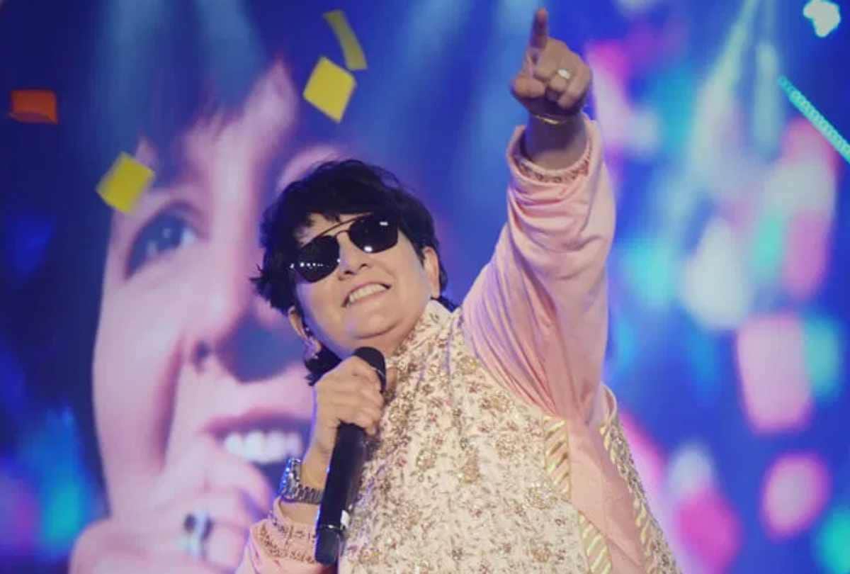 Pm Narendra Modi Diya Jalao call Supported by Bollywood Celebs Check latest viral Photos Videos