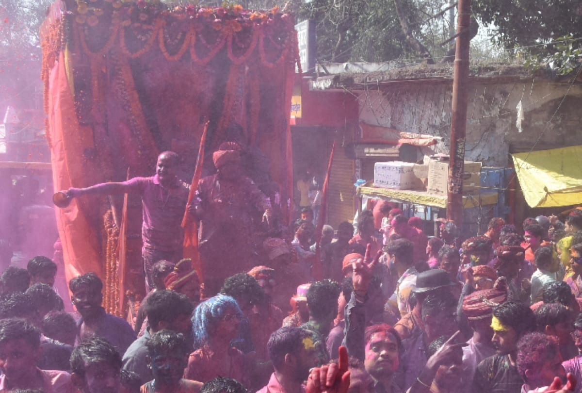 CM yogi participate in Lord Narasimha procession in Gorakhpur