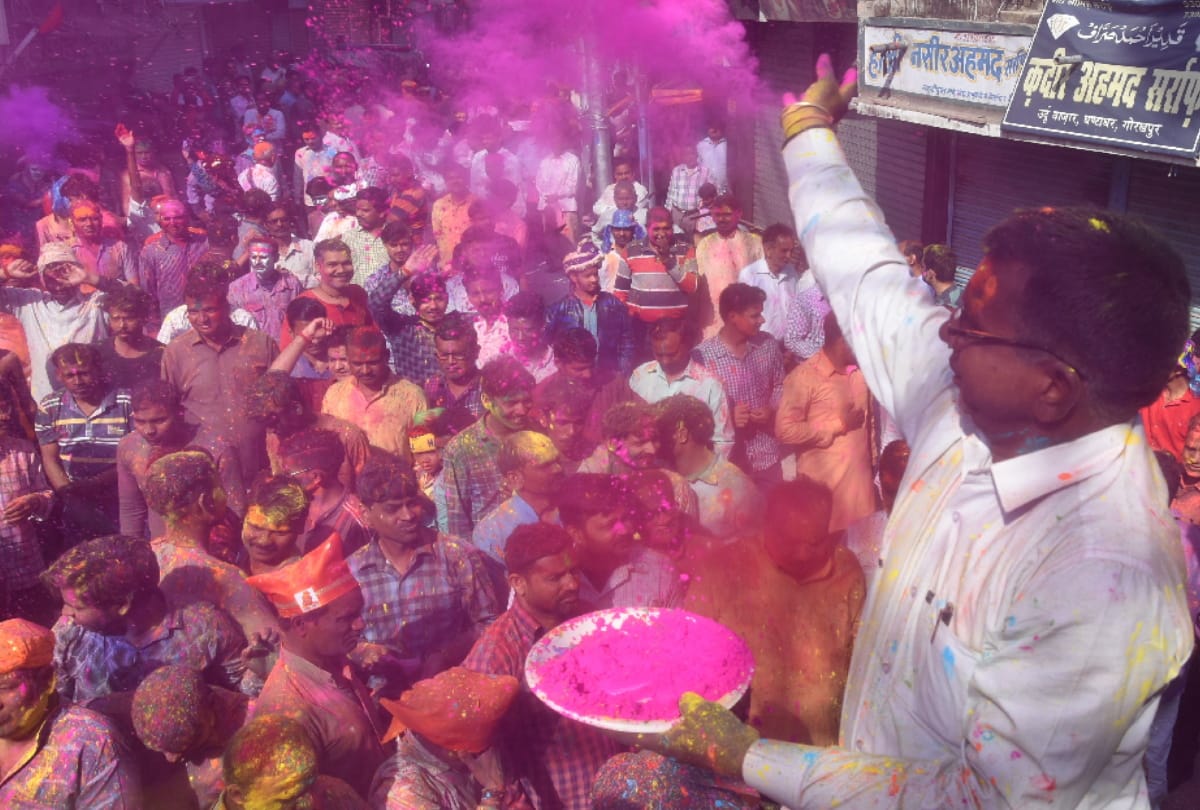 Holi celebration latest photos in gorakhpur